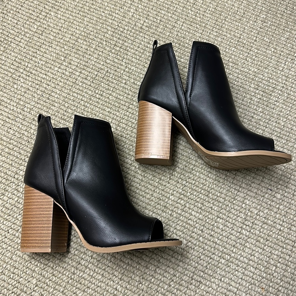 Qupid Open Toe booties